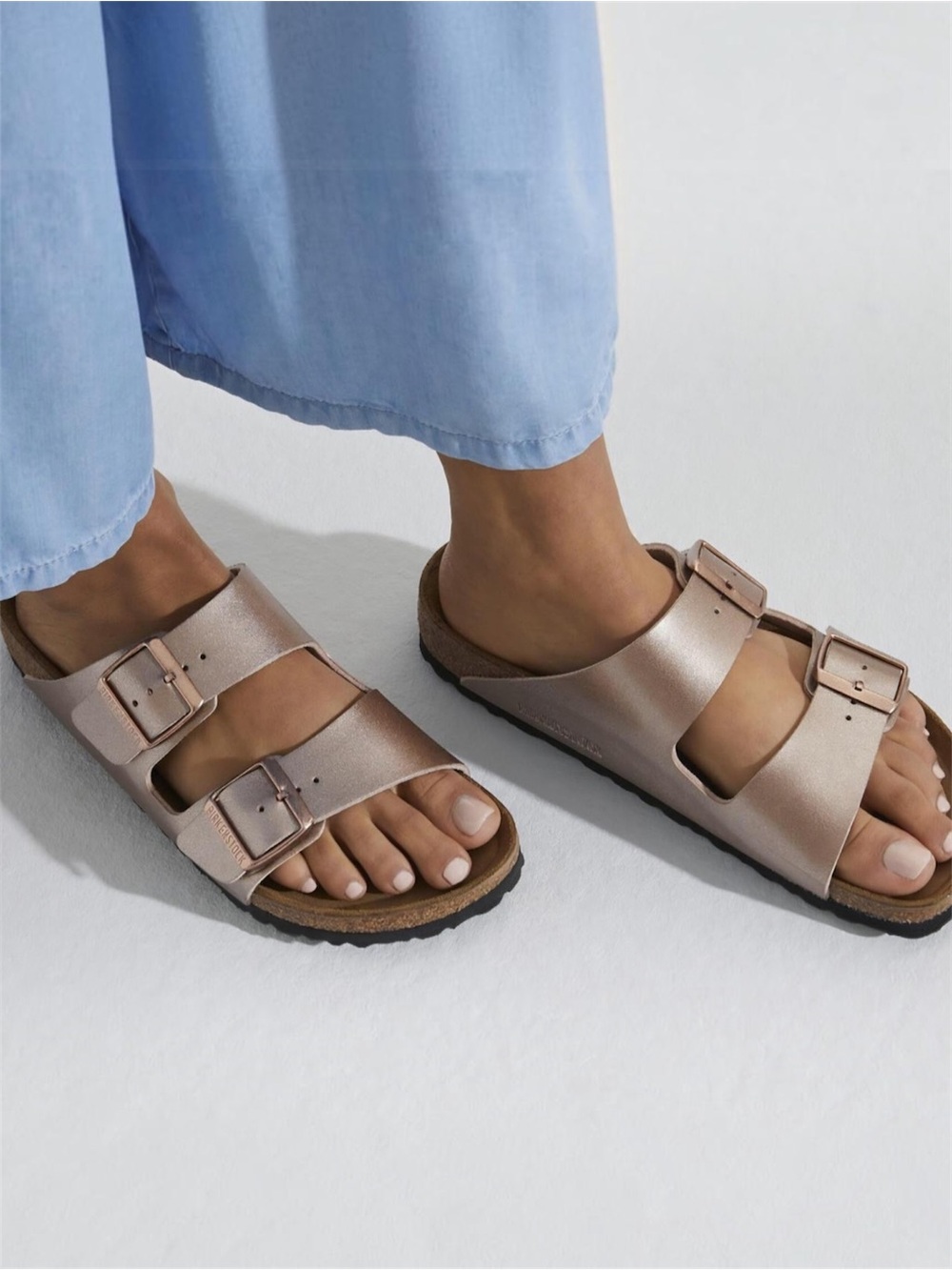 Birkenstock Arizona 2-Strap Sandal in Washed Metallic Rose Gold Size EU 41